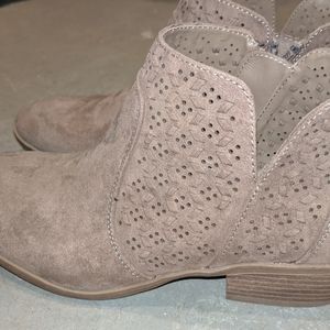 Xappeal Women's Sophia Bootie Taupe Size 7.5